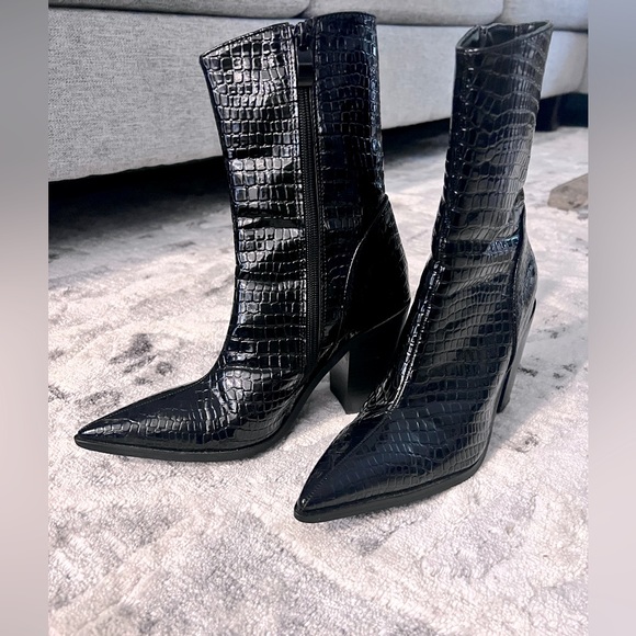 SHEIN Shoes - 🔥HOST PICK🔥 Patent Point Toe Croc Embossed Chunky Boots
